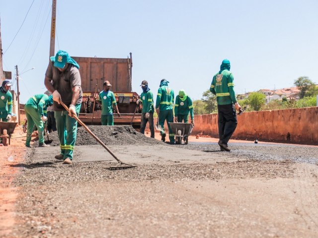 Prefeitura de Araripina inicia pavimentao asfltica de cinco ruas no centro da cidade