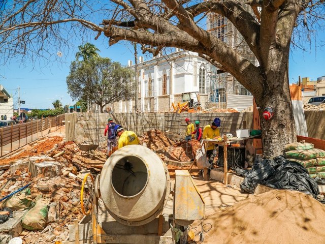 Projeto em andamento: Prefeitura de Araripina revitaliza Praa da Igreja Matriz