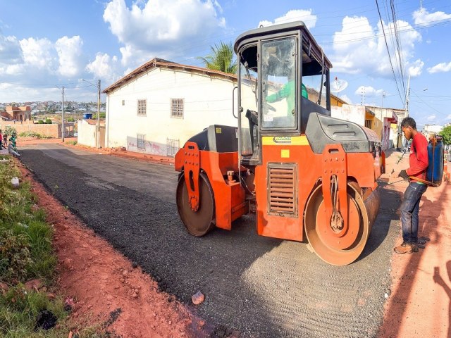 Prefeitura de Araripina d incio  pavimentao asfltica em trs vias centrais