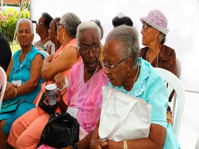 Brasil tem envelhecimento recorde, e pessoas de 65 anos ou mais chegam a 10,9% da populao