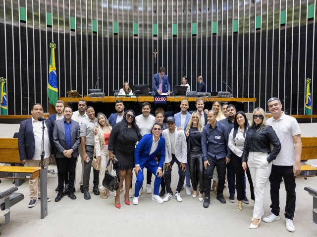 Ao coro de Garom deputados da Alepe anunciam o 'Dia Nacional do Brega' em audincia pblica'