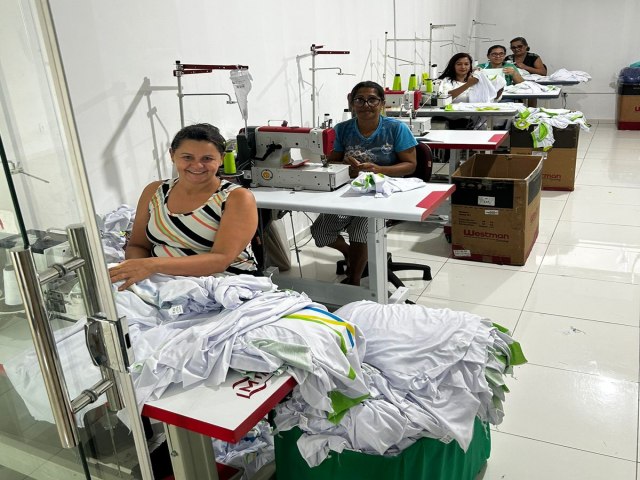 Microempreendedoras entregam primeiros cinco mil fardamentos escolares em Araripina