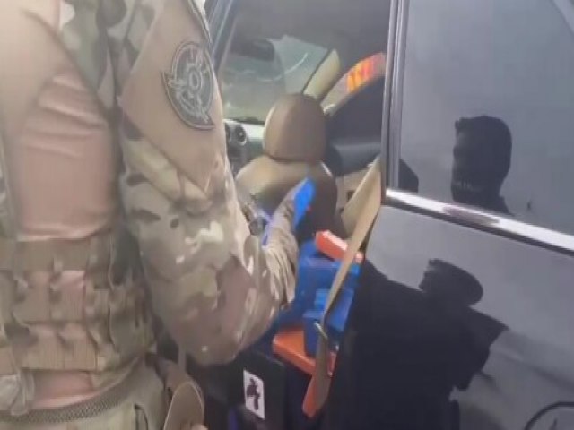 Polícia apreende 625 kg de maconha dentro de veículo 