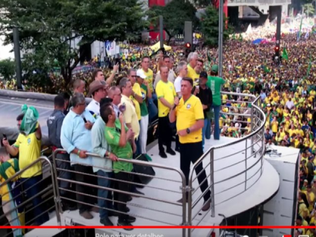 Ato a favor de Bolsonaro reúne milhares de apoiadores na Avenida Paulista 