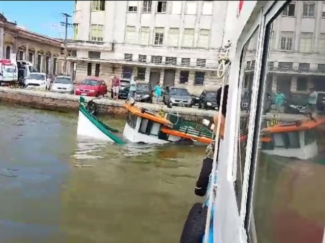 Lancha colide com embarcação em acidente no atracadouro em Rio Grande