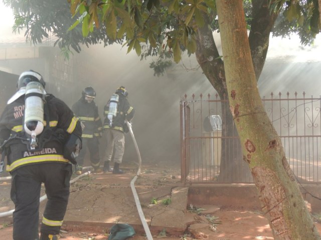 IVINHEMA: Residncia fica destruda aps incndio causado por ligao direta em ventilador Publicado em: 30/11/2022 | REDAO ACONTECEUMS / CORPO DE BOMBEIROS DE IVINHEMA