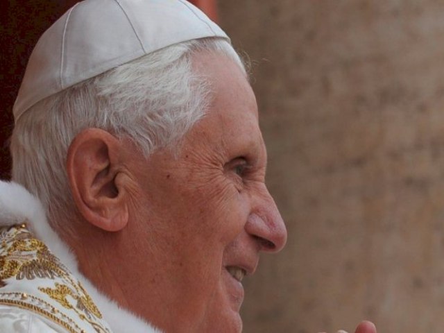 Bento XVI, primeiro em 600 anos a renunciar o papado, morre aos 95 anos O copo do Papa emrito estar na Baslica de So Pedro para a saudao dos fiis a partir da segunda-feira Publicado em: 31/12/2022 | CAMPO GRANDE NEWS
