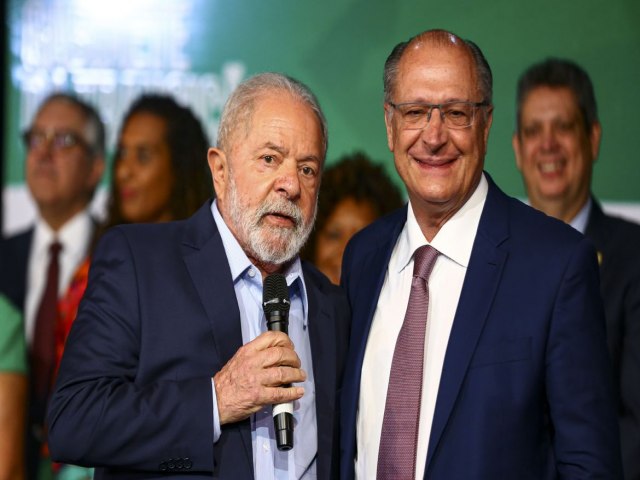 ltica Lula e Alckmin tomam posse hoje; entenda o rito Parte da cerimnia vai ocorrer na rea externa do Palcio do Planalto  Share on WhatsApp Share on Facebook Share on Twitter Share on Linkedin  Publicado em 01/01/2023 -  Por Paula Laboissire  R