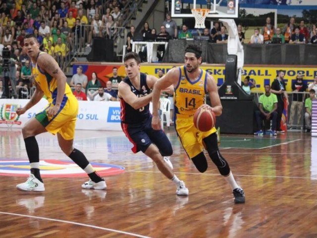  ESPORTE Brasil vence os EUA e garante vaga no Mundial de basquete 27 fevereiro 2023 - Por GE