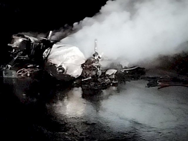 Ivinhema - Moto  destruda pelo fogo aps acidente na BR-376.