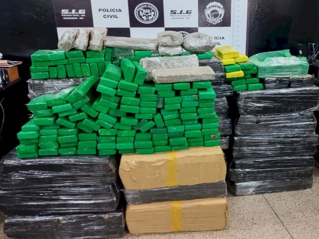 Polcia fecha entreposto de drogas no 4 Plano e apreende 1,7 tonelada de maconha Publicado em: 18/05/2023 | DOURADOS AGORA/REDAO