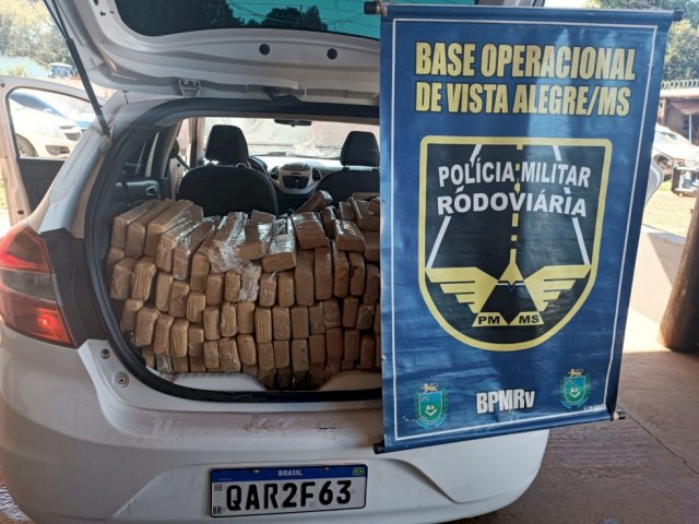 Polcia recupera veculo roubado e apreende droga avaliada em R$ 1.2 milho Publicado em: 19/05/2023 | DOURADOS AGORA/REDAO