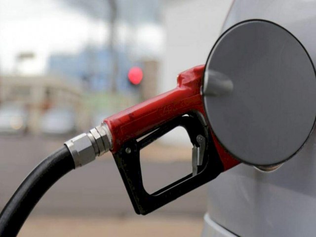 Gasolina fica R$ 0,10 mais barata e pode ser paga a partir de R$ 4,79 em Campo Grande, diz ANP Preo mdio da gasolina comum caiu para R$ 5,03 na ltima semana na Capital Publicado em: 26/06/2023 | MIDIAMAX