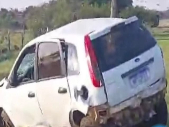 Trnsito Motorista  lanado para fora de carro e morre aps capotar vrias vezes na BR-419 Motorista foi parar embaixo do carro Thatiana Melo | 22/08/2023