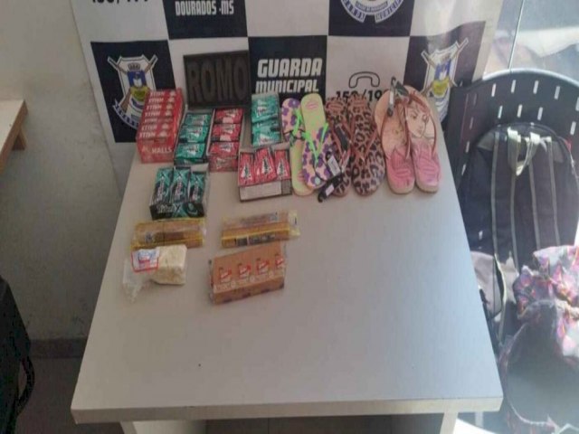 Homem  preso aps furtar chinelos e pacotes de paoca em Dourados Acusado foi detido por funcionrio do estabelecimento Publicado em: 23/08/2023 | MIDIAMAX/MARCOS MORANDI