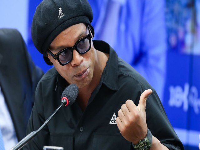 Poltica Ronaldinho Gacho nega ser dono de empresa de criptomoedas Ex-jogador diz que tinha contrato s para vender relgios esportivos  Share on WhatsApp Share on Facebook Share on Twitter Share on Linkedin  Publicado em 31/08/2023 -  Por Daniella 