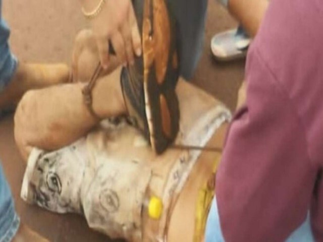 Polcia Foragido da Justia apanha ao roubar botijo de gs em Dourados e  detido por vizinhos Criminoso foi localizado aps divulgao em grupo WhatsApp de moradores Marcos Morandi | 14/09/2023