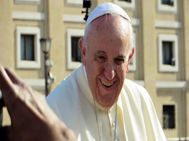 Mundo Papa Francisco afirma que ajudar imigrantes no mar  um dever da humanidade O papa agradeceu as organizaes que ajudam os imigrantes na Europa Agncia Estado | 24/09/2023