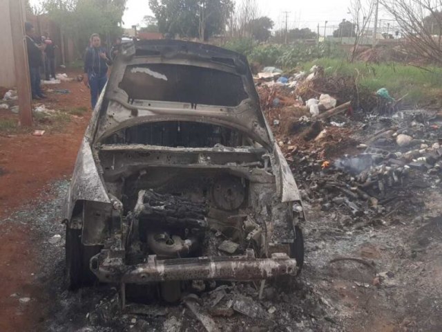 FRONTEIRA Veculo suspeito de ter sido utilizado para sequestro  encontrado queimado no Paraguai 29 setembro 2023 -  Por Da redao