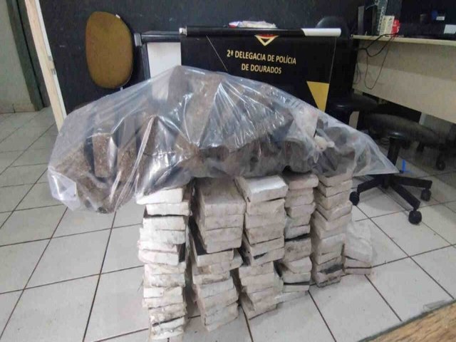 Polcia Traficante  preso com maconha e 67 tabletes de 'cocana fake' em Dourados Tabletes apreendidos pelos agentes continham gesso em p Marcos Morandi | 21/10/2023