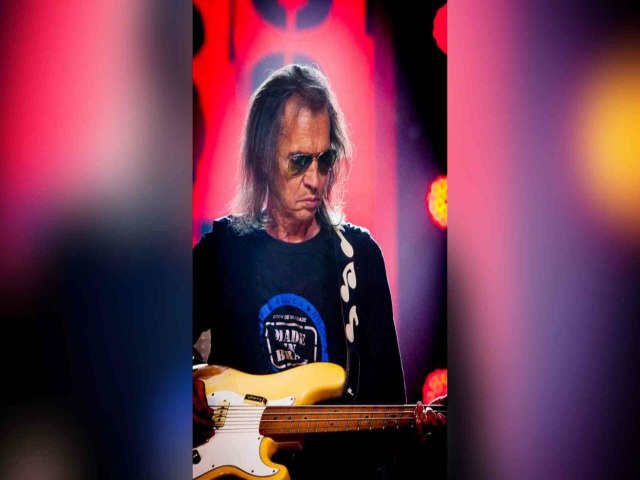 Famosos Celso Vecchione, guitarrista da Made In Brazil morre aos 74 anos Causa da morte no foi divulgada Monique Faria | 22/10/2023
