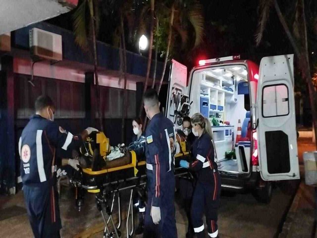 Trnsito Motociclista fica em estado grave ao sofrer acidente em Dourados Acidente aconteceu na Rua Hayel Bom Faker Marcos Morandi | 30/10/2023