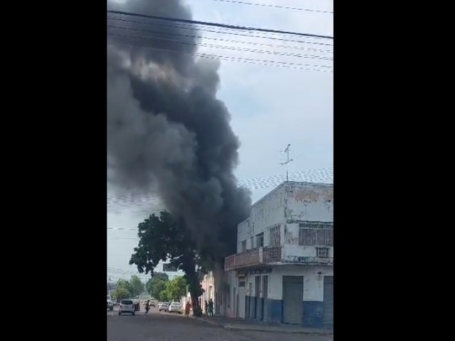Cotidiano VDEO: Bombeiros so acionados para incndio que destruiu casa em Corumb Diego Alves | 02/11/2023