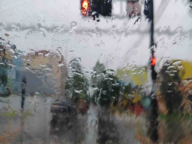 Cotidiano Dourados tem sexta-feira de chuva e novo alerta de riscos de tempestade H previso de queda de temperatura no sbado, com mnima de 9 graus Marcos Morandi | 03/11/2023