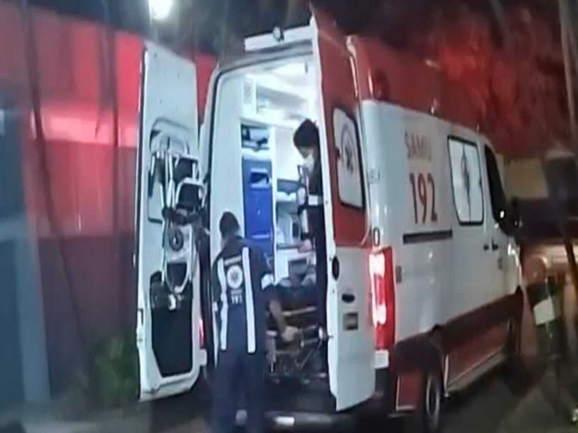 Trnsito Toyota SW4 invade preferencial em Dourados e deixa motociclista em estado grave Vtima teve que ser levada inconsciente para o Hospital Vida Marcos Morandi | 05/12/2023