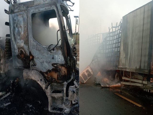 Trnsito Caminho que transportava alimentos  destrudo ao pegar fogo em Chapado do Sul Motorista contou que fogo comeou embaixo do veculo  Mirian Machado | 06/01/2024