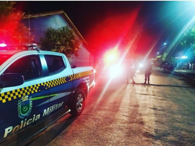 Polcia Militar prende duas pessoas aps serem flagradas fornecendo bebidas alcolicas para oito adolescentes em Nova Andradina