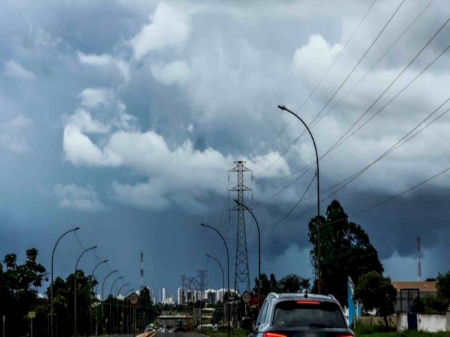 Frente fria se aproxima de Mato Grosso do Sul com chuvas nesta segunda-feira Na maior parte do Estado, o tempo deve ficar abafado devido  combinao de calor e umidade Publicado em: 08/04/2024 | MIDIAMAX/KARINA CAMPOS