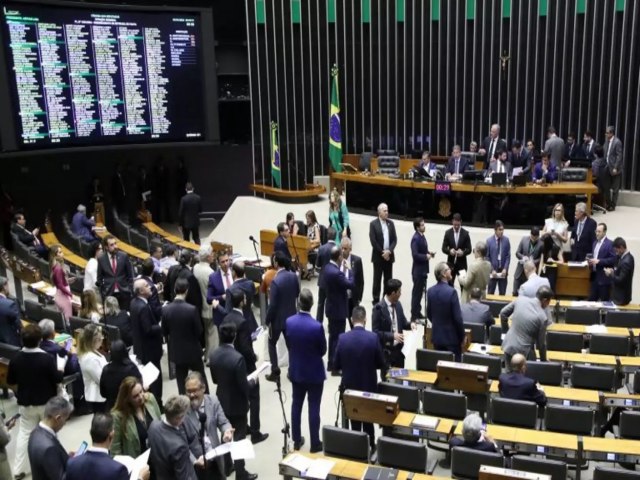 Brasil Cmara aprova urgncia para PL da reonerao dos municpios com 275 votos a 139 Deputados aprovaram a urgncia para o PL  Agncia Estado | 10/04/2024 