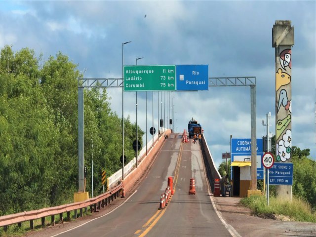 Trnsito Interdio da Ponte sobre o Rio Paraguai em Corumb deve se estender por cinco horas PRF anunciou que bloqueio seguir neste domingo at as 10 horas  Osvaldo Sato | 14/04/2024