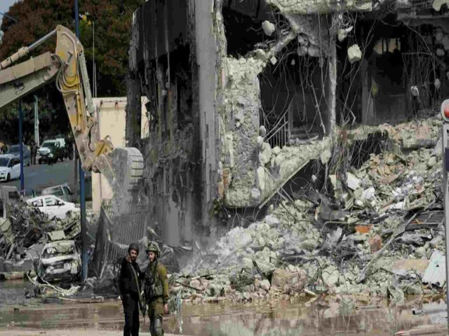 Mundo Aps aprovao de ajuda econmica dos EUA, bombardeios israelenses matam 18 pessoas em Rafah Guerra j matou 34 mil civis palestinos, conforme ministrio da Sade de Gaza  Monique Faria | 21/04/2024 