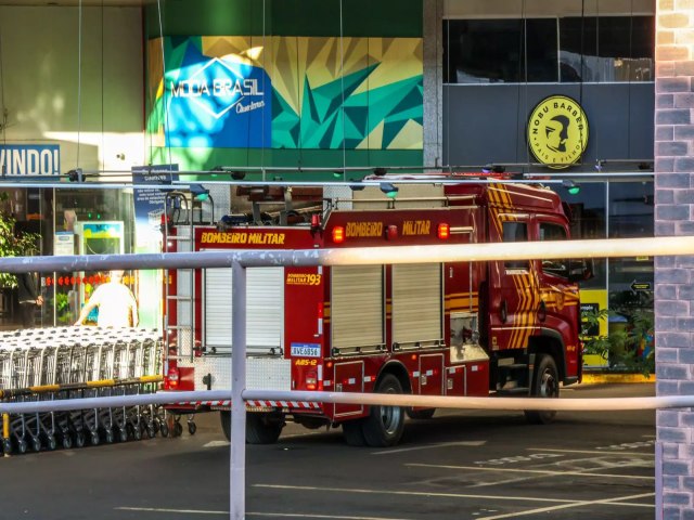 Polcia Princpio de incndio no supermercado Comper em Campo Grande mobiliza bombeiros  Supermercado foi evacuado  Thatiana Melo , Victria Bissaco | 25/04/2024 