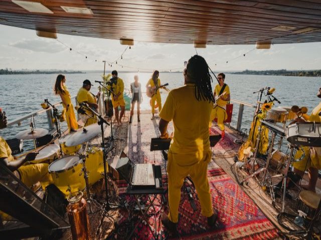A banda Sunflower Jam disponibiliza em todas as plataformas digitais o novo álbum À Deriva. 