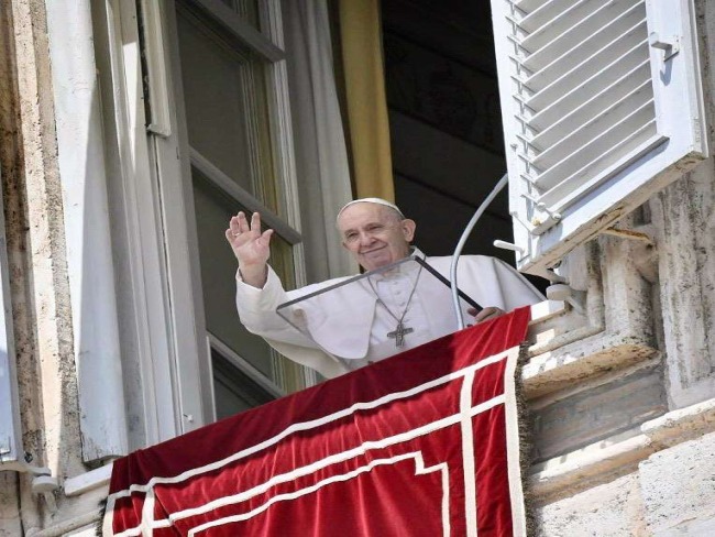 FACULDADE DA FOFOCA! Fofoca  uma praga pior que o coronavrus, afirma Papa Francisco.