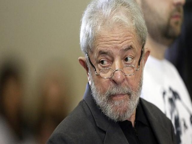 Lava Jato denuncia Lula e Palocci por lavagem de dinheiro.