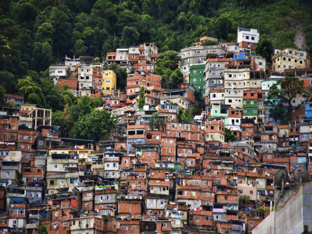 O Rio no  para amadores. Traficantes probem entrada de entregadores de aplicativo em comunidades do Rio.