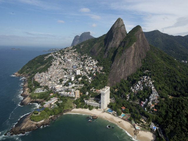 STF garante aglomerao nas festas de rveillon de favelas do Rio.