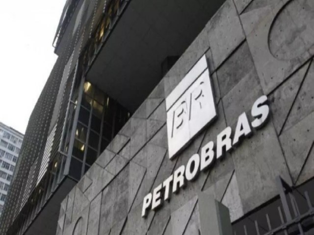 Dinheiro seu! Diretor da Petrobras ganha em mdia R$3 milhes por ano, revela relatrio.