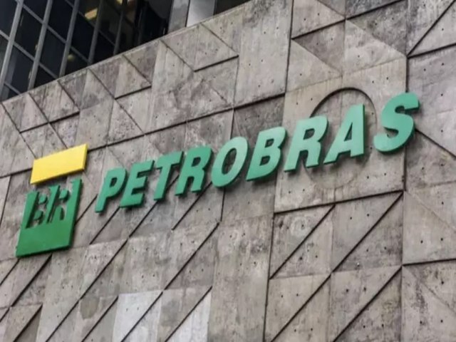 Se Petrobras no reduz preos, deveria pelo menos cortar os custos bilionrios de regalias.