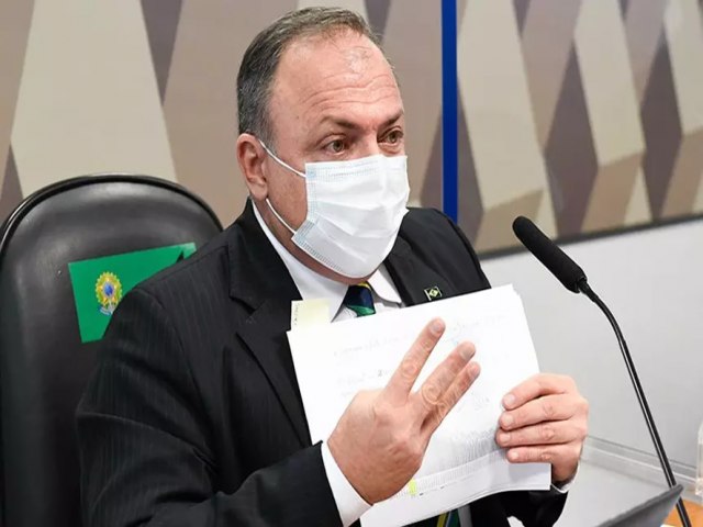 Pazuello negou, mas Bolsonaro quer v-lo disputando o governo do Amazonas.