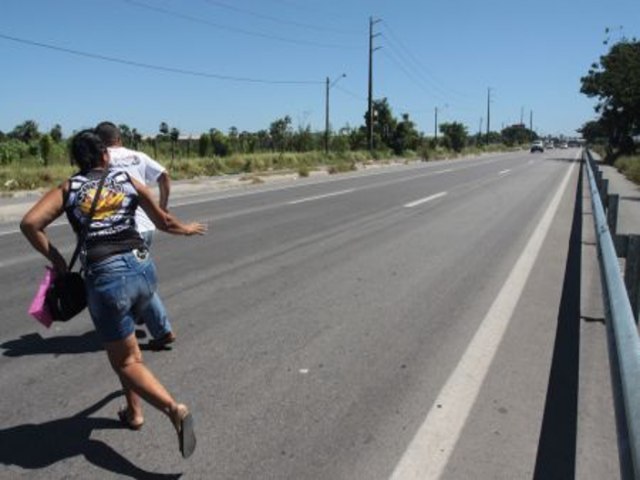 Pedestre  condenado por causar acidente e dever indenizar motorista.