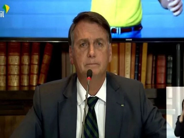 Bolsonaro apresenta projeto para impedir que redes sociais apaguem publicaes