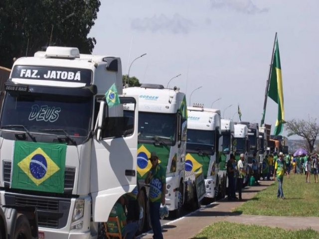 Polcia Militar do DF aplica no mnimo R$ 300 mil em multas a caminhoneiros.