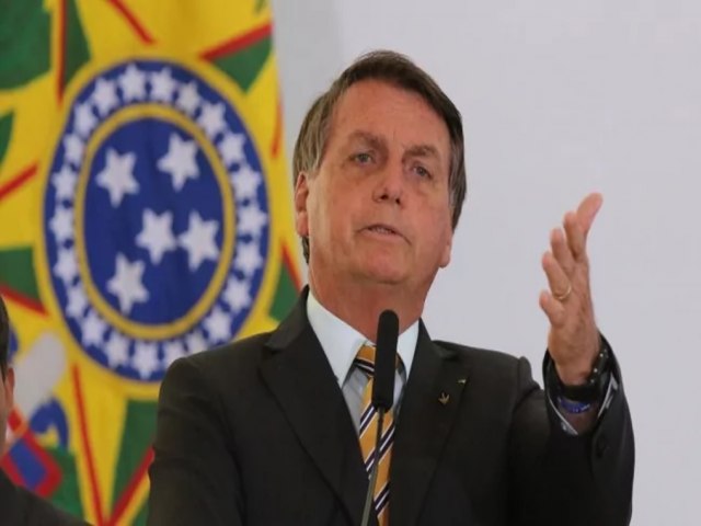 Ento...Bolsonaro joga o jogo, muda o foco e pe em choque a velha mdia.