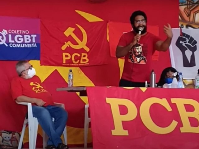 No duvidem. Pau na moleira! Guru de Caetano, militante comunista estimula violncia contra ministros do STF.