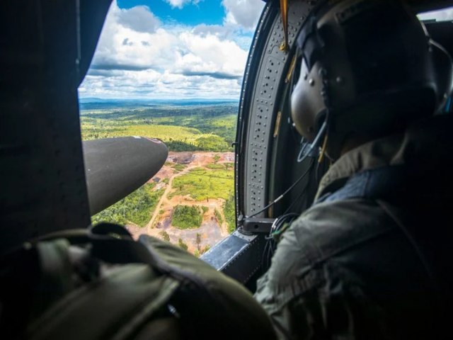 Pau na moleira. Guerrilheiros colombianos invadem Amaznia em busca de garimpo ilegal.